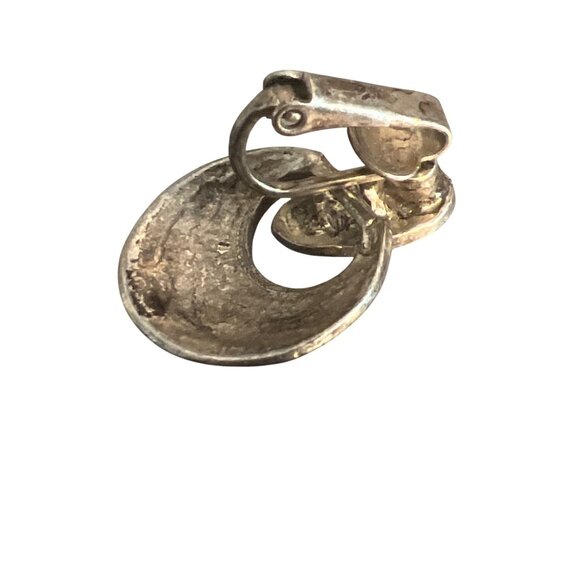 Vintage Silver Tone Clip On Doorknocker Earrings Textured Lightweight Estate 1" - Picture 4 of 5